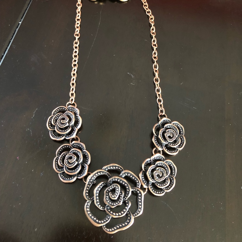 Bronze/brown flower necklace and earrings